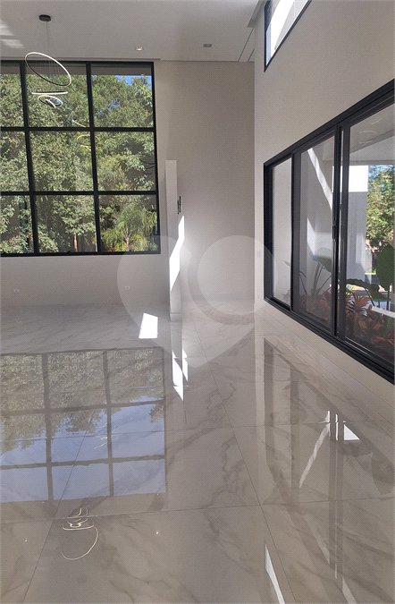 Casa a venda com 04 suítes área gourmet e 6 vagas para autos em condominio fechado Atibaia