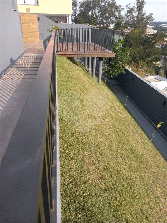 Sobrado à venda com 5 quartos, sendo 3 suítes, em Residencial Jatobás, Louveira, SP