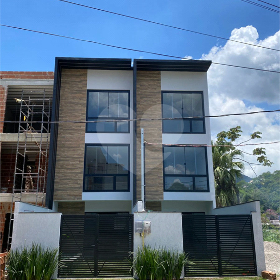 Casa na planta, nova à venda com 3 Suítes com Área Gourmet e Piscina | R$ 600.000