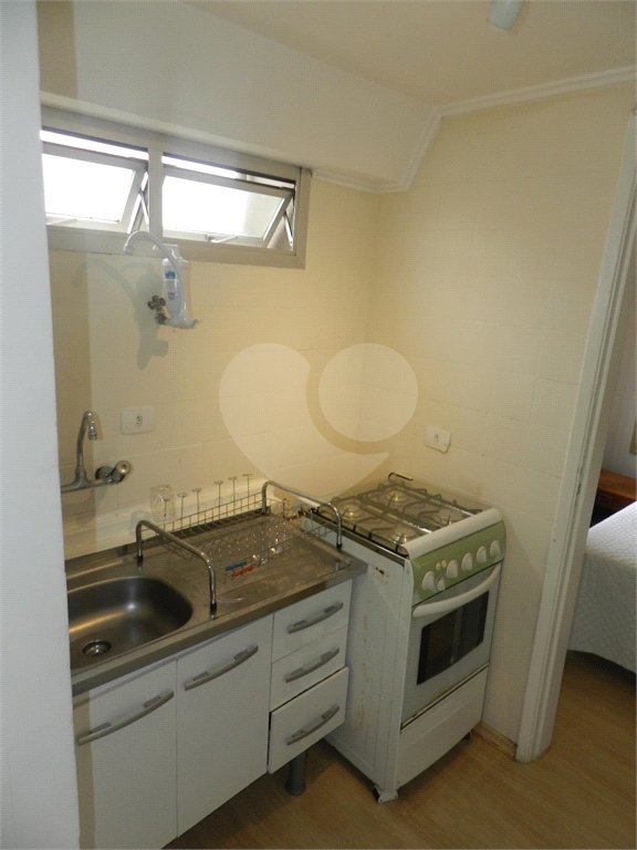 Apartamento mobiliado na Bela Vista de 36m² com 1 vaga de garagem.