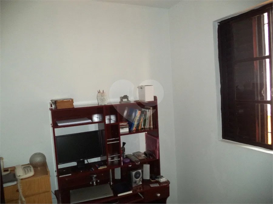 4 dormitórios, suíte no térreo e 2 vagas no Jardim Peri, próximo ao Horto Florestal!