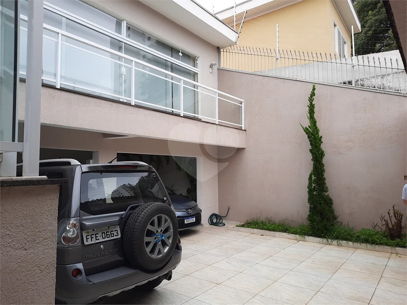 casa térrea na Vila Romana, 07 vagas de garagem, 4 quartos,, sendo 1 suíte amplo quintal.