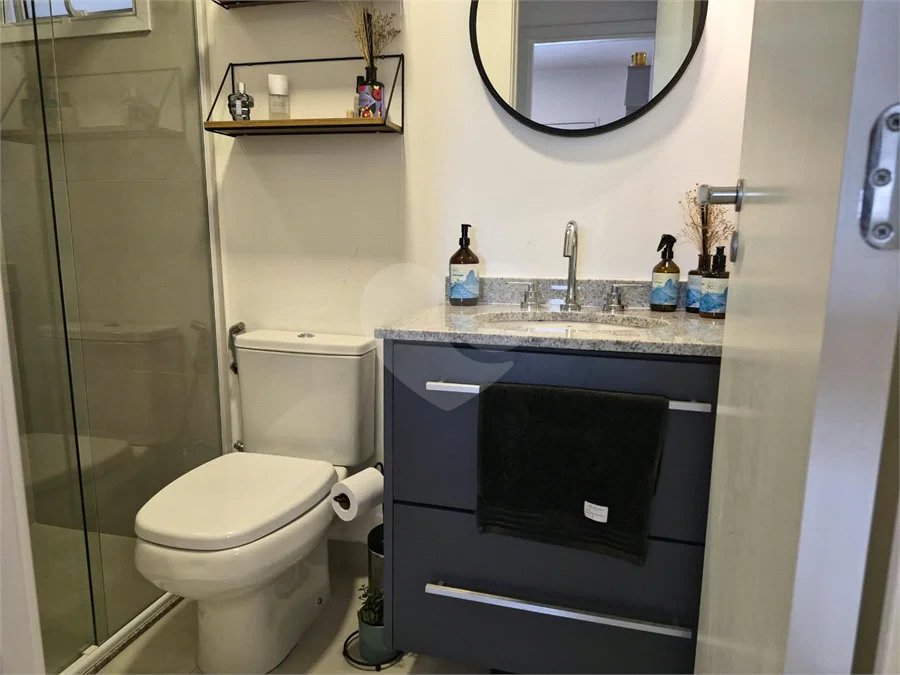 Oportunidade na Vila Leopoldina!! Apartamento com dois dormitórios, sendo uma suíte, dois banheiros, e com duas vagas.