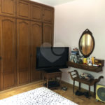 sobrado na Região do Jardim França próximo da Padaria Paris, com 3 dormitórios, 3 vagas de garagem,