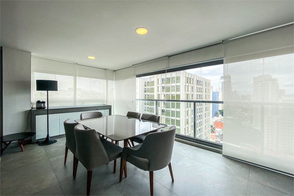 Apartamento Seminovo porteira fechada na Vila Mariana
