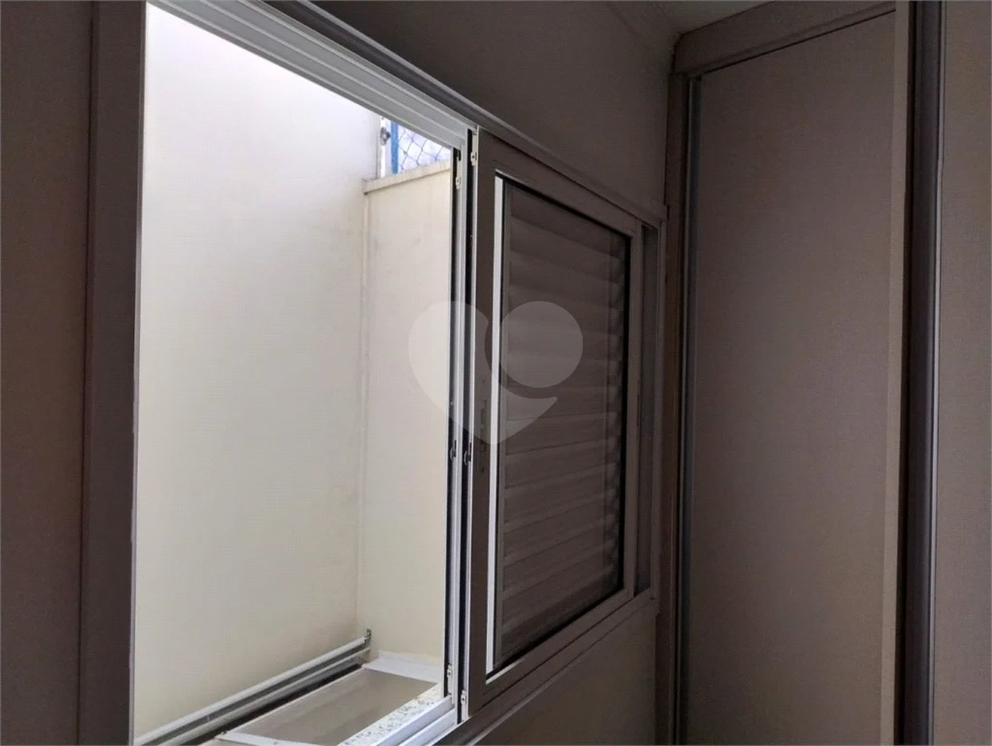 Vende-se Sobrado com 2 Suítes em Condomínio Fechado – Vila Ré