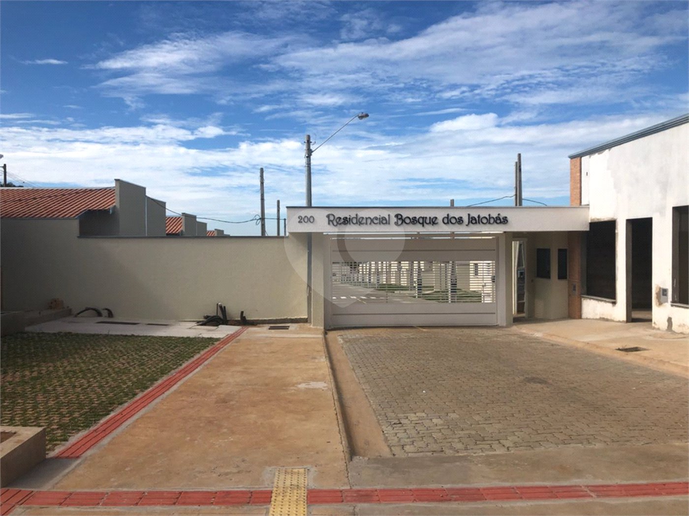 Casa térrea no Condomínio Bosque dos Jatobás.