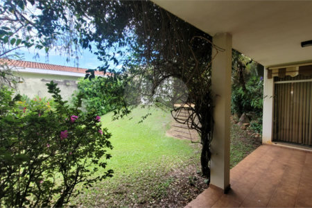 Casa à Venda . Aceita Permuta por Apto. ou Casa ,em Condomínio na Cidade São Paulo ou Bauru.