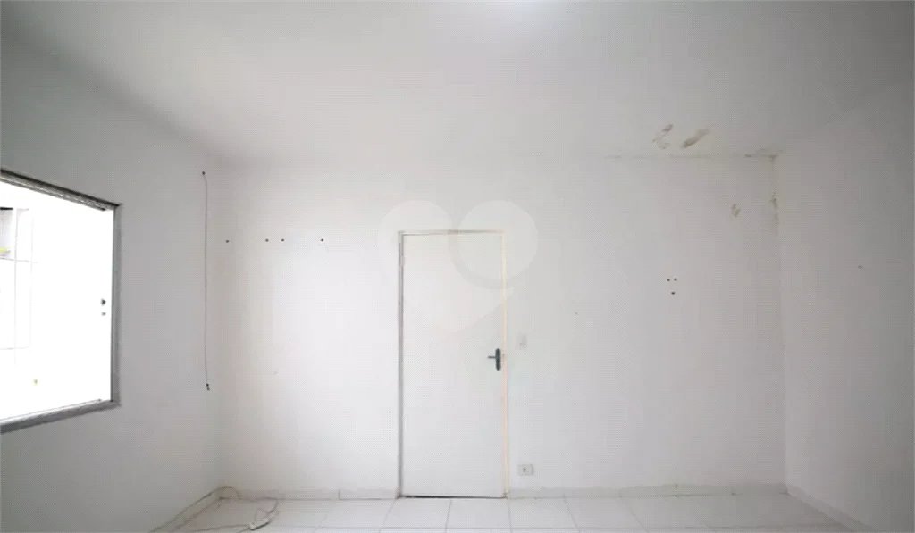 Casa à venda no Campo Belo de 200 metros quadrados, com 3 casas no terreno.