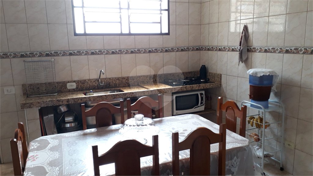 Sobrado à venda com 3 quartos em Jardim Bicão, São Carlos, SP