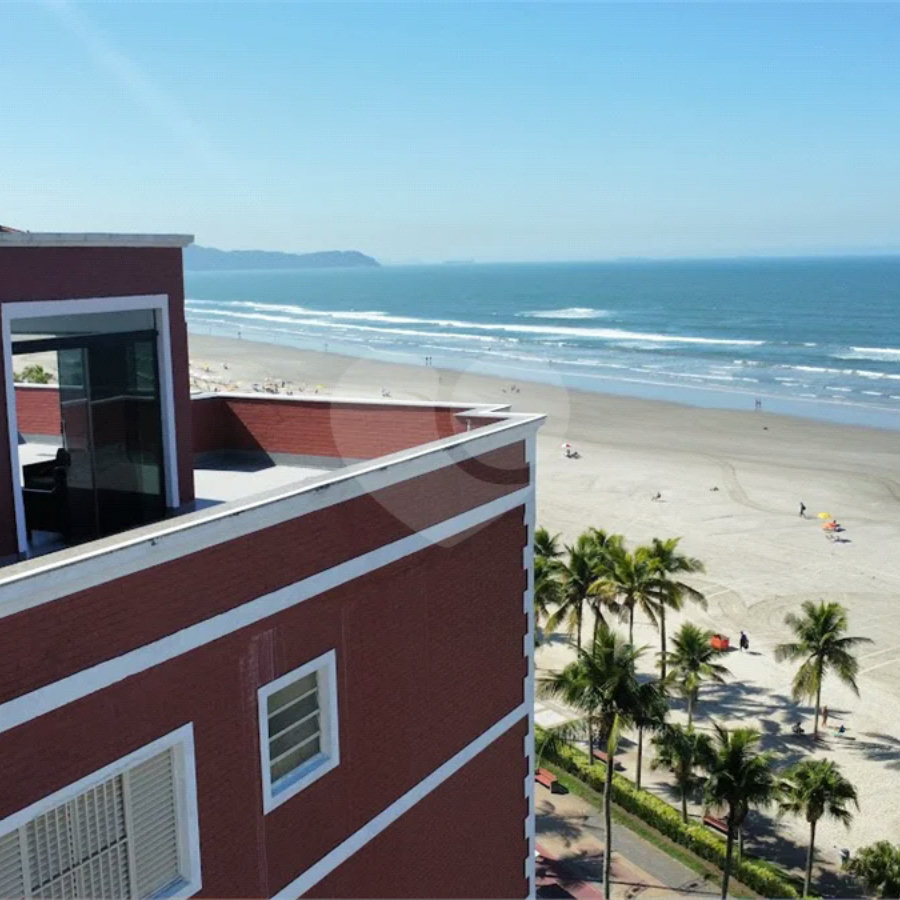 Cobertura de 300 m² com vista panorâmica para o mar