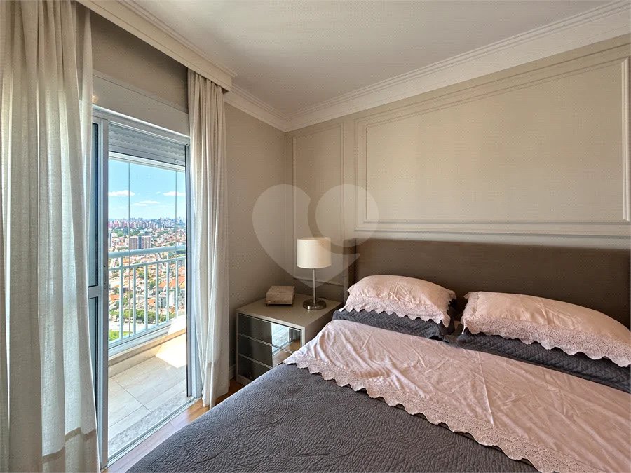 Apartamento de 127 m² em andar alto, com vista livre, 3 suítes planejadas, sacada gourmet envidraçada, 2 vagas e lazer completo, próximo ao Shopping Golden Square e à Avenida Kennedy.