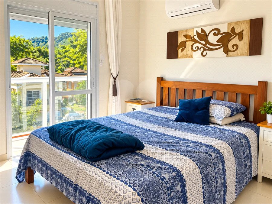 Casa à venda com 2 quartos, sendo 1 suíte, no condomínio Scarlatt, São Sebastião - SP