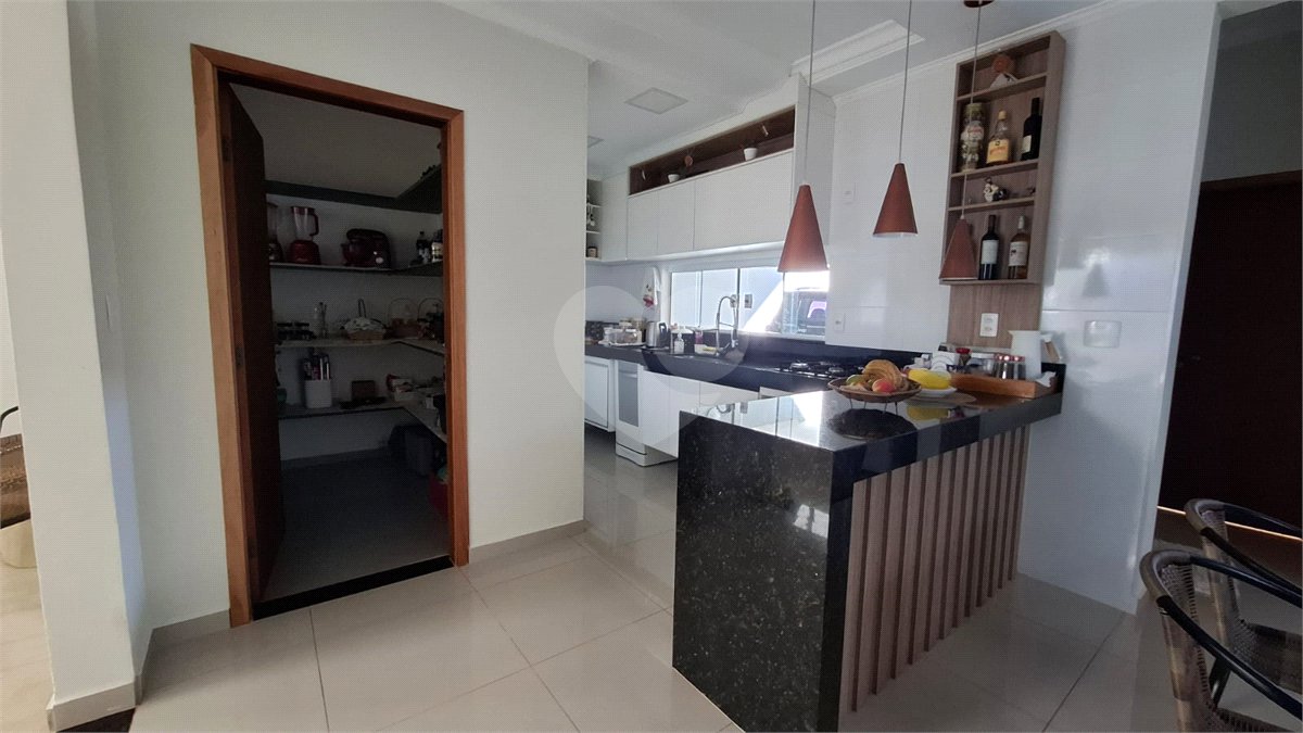 Casa Térrea de Alto Padrão à Venda – Próxima ao Shopping