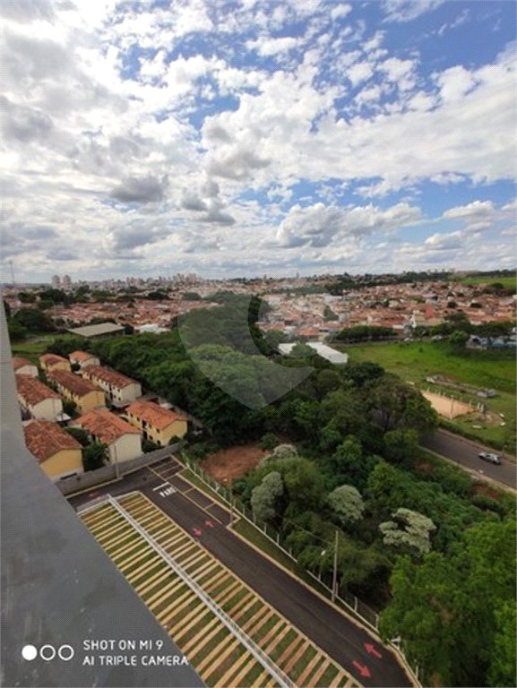 Apartamento no Condomínio Parque dos Manacás.