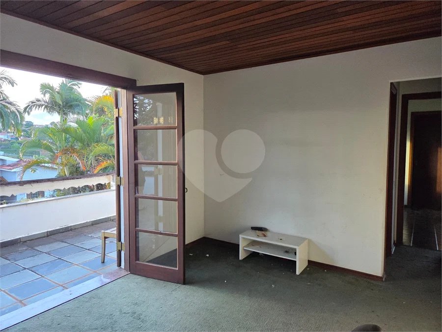 Casa à Venda com 5 quartos em Atibaia/SP