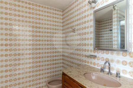 Este elegante apartamento em Higienópolis oferece 224m² de área muito bem distribuída, perfeito para quem valoriza conforto