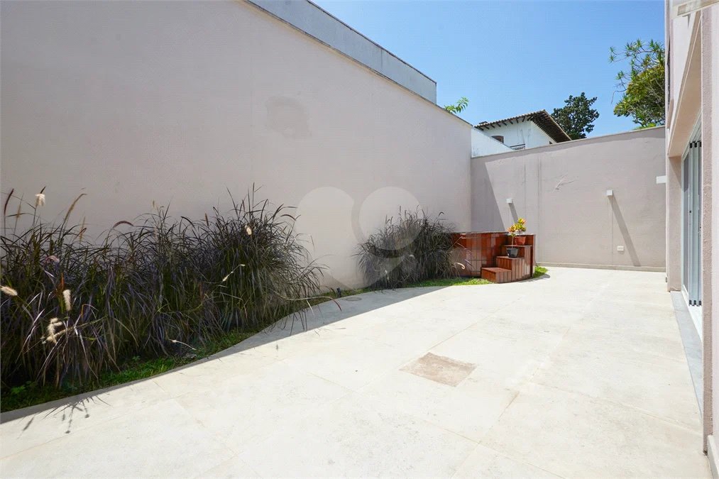 Casa de Vila à venda com 4 suítes em Granja Julieta, São Paulo, SP
