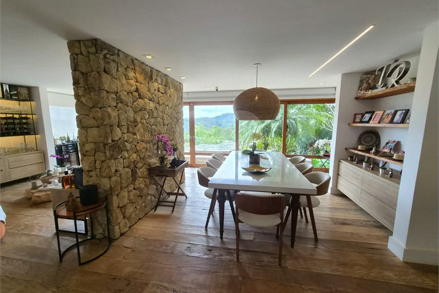 Casa em Condomínio de Alto Padrão no Suíça da Cantareira.