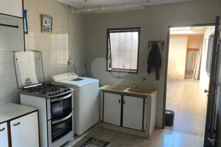 Vende-se excelente casa térrea próximo ao Estadio do Zuzão