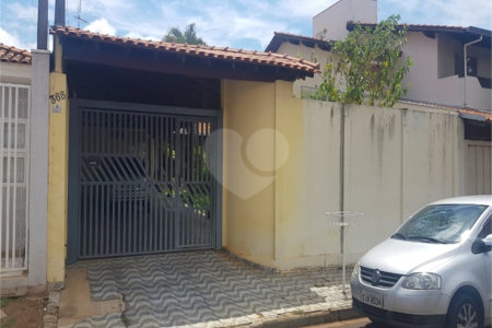 Sobrado à Venda no Parque Fehr – 3 Dormitórios e Área Gourmet em Rua Tranquila