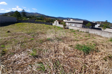 Terreno a venda no Jardim Estância Brasil com 1400m²