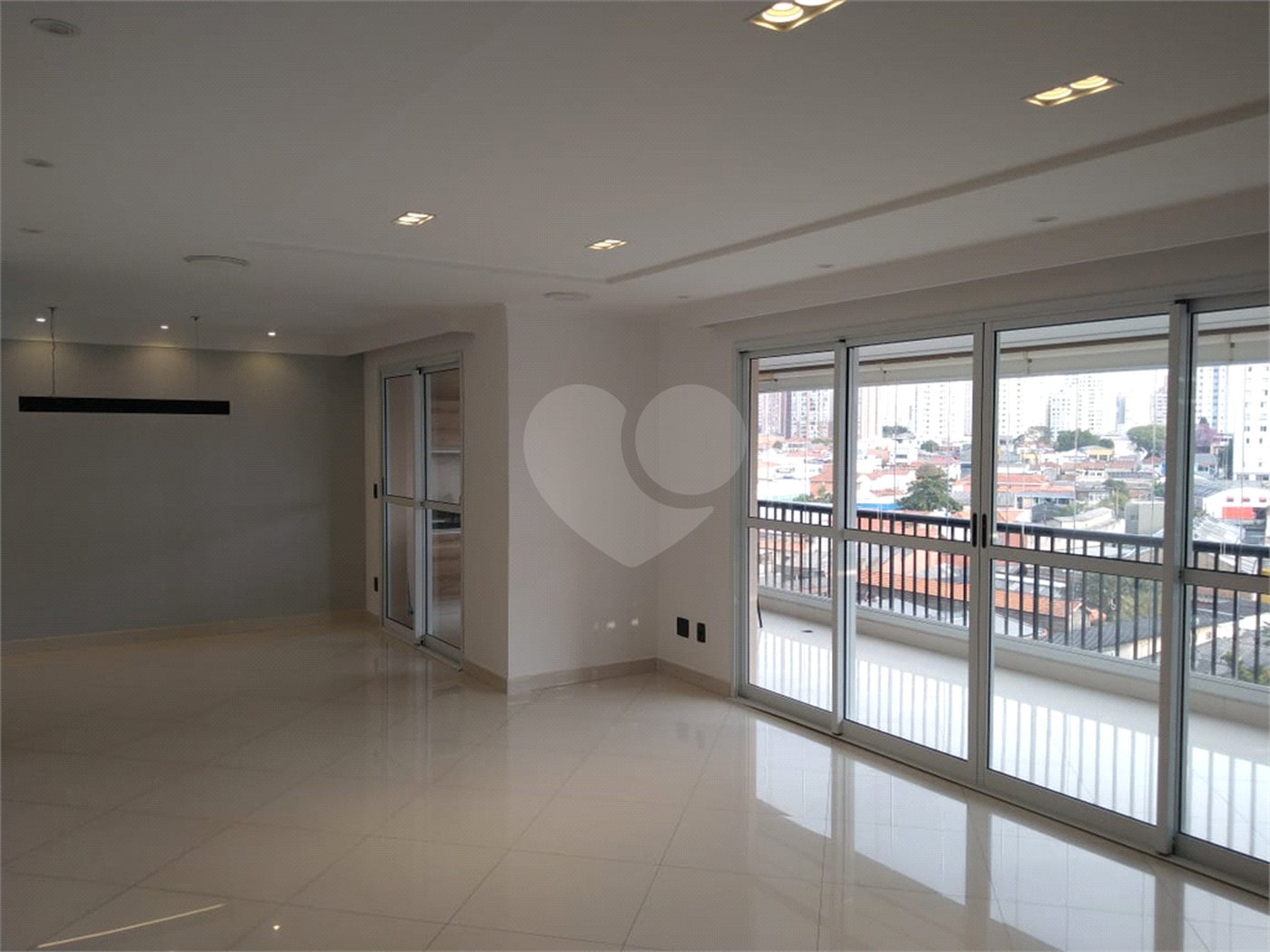 Apartamento 3 suítes, varanda gourmet, 3 vagas em Condomínio Clube na Mooca