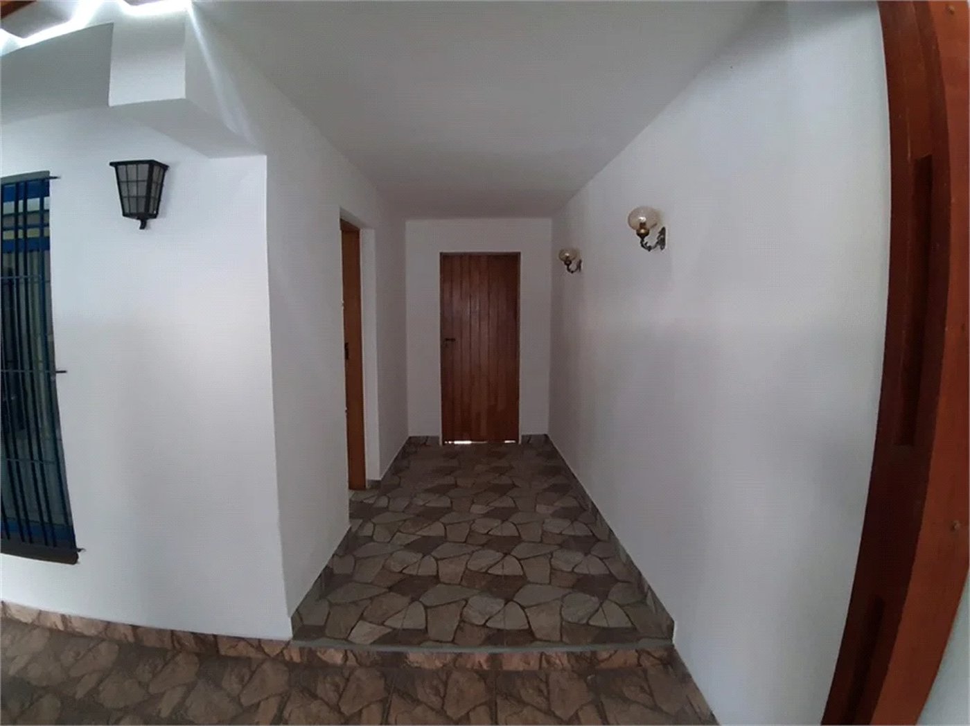 Sobrado à venda com 4 quartos, sendo 1 suíte, em Vila Gomes, São Paulo, SP