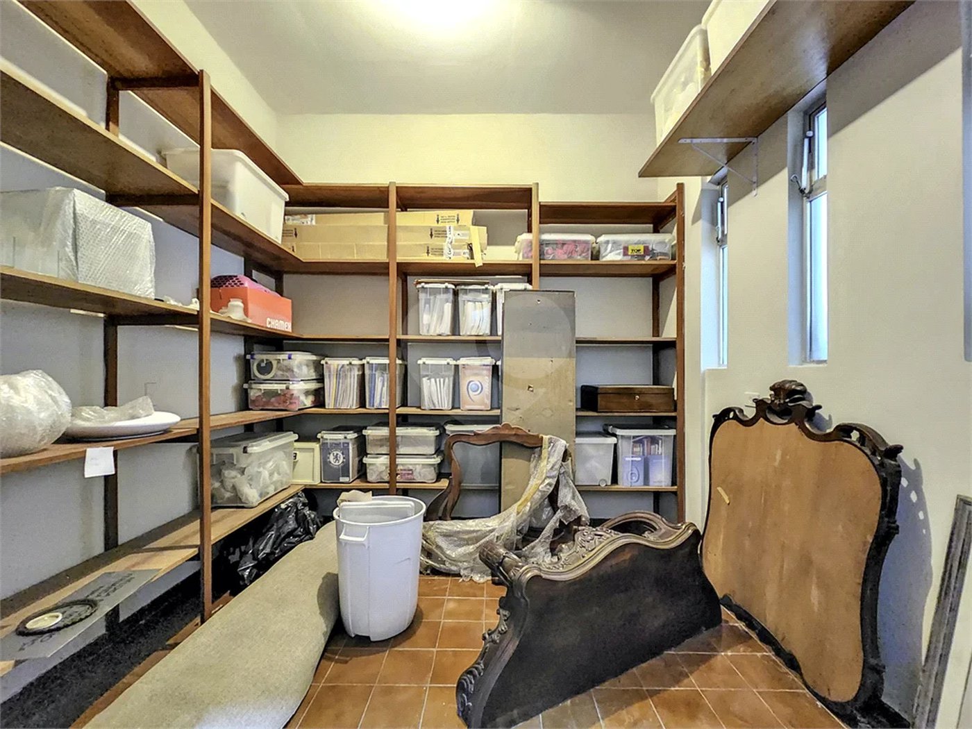 CASA EM RUA FECHADA NA REGIÃO DO MORUMBI / REGIÃO DO CLUBE PAINEIRAS