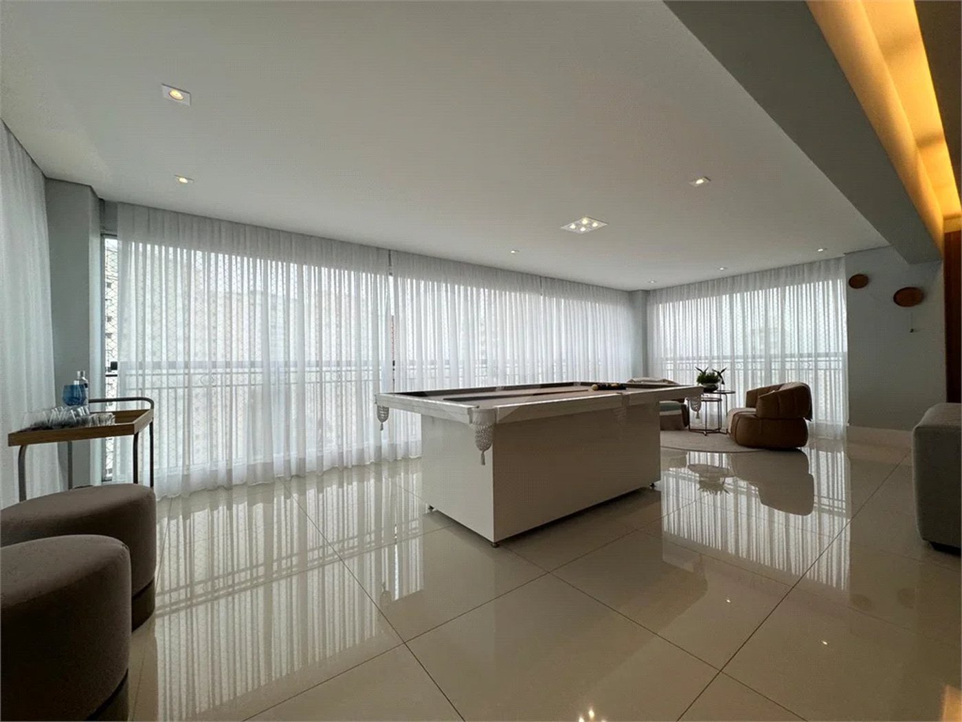 Santana Alto Padrão/Porteira Fechada, Apto. 260 m² 4 Suítes, 5 vagas 2 depósitos privativos