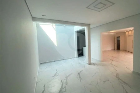 Casa à venda no bairro Dos Casa, em São Bernardo do Campo, com 280 m², 4 dormitórios, 3 suítes, 4 vagas, hidromassagem e fácil acesso às principais rodovias.