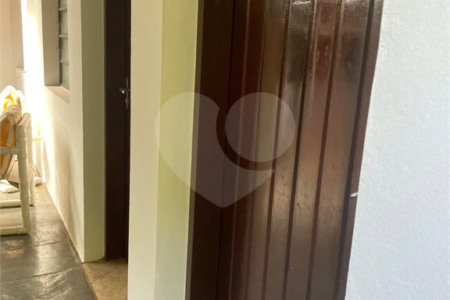 Casa à venda, 742 m², com piscina, 5 suítes, em Embu das Artes