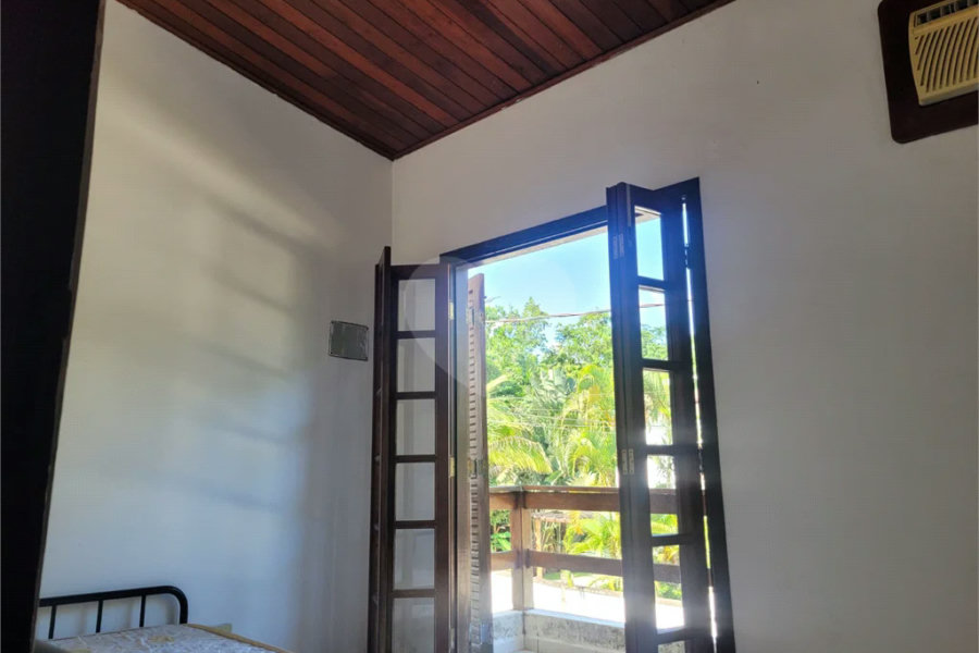 Casa à venda com 7 quartos, sendo 5 suítes, em Guaratuba, Bertioga, SP