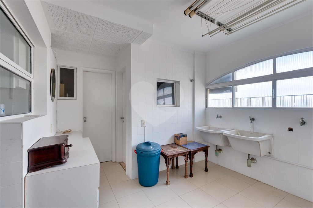 Apartamento à venda com 3 suítes em Real Parque, São Paulo, SP