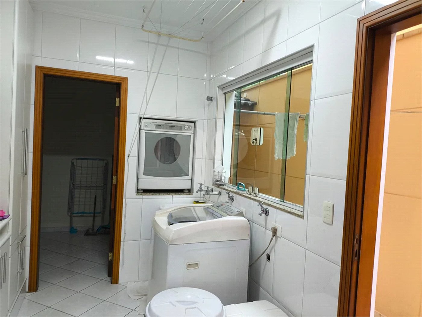 SOBRADO MARAVILHOSO A VENDA NO JARDIM FLORESTA (TREMEMBÉ) - 4 SUÍTES, PISCINA E 6 VAGAS DE GARAGEM