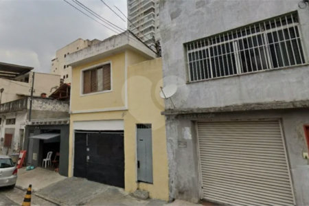 Sobrado á Venda no Ipiranga, 3 dormitórios, 2 vagas na garagem, reformado