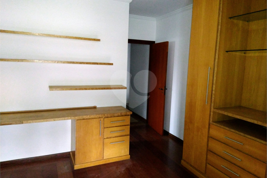 SOBRADO DE 426,0 M² COM 04 SUITES, SALÃO DE FESTAS, 06 VAGAS,06 BANHEIROS E PISCINA PARA LOCAÇÃO OU VENDA NO BARRO BRANCO
