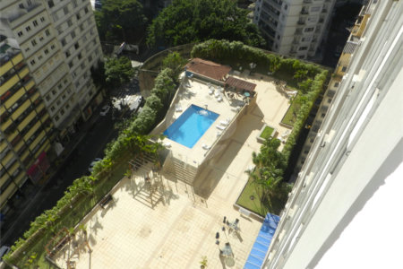 Apartamento mobiliado na Bela Vista de 36m² com 1 vaga de garagem.