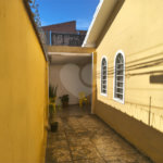 Linda Casa com Comercio ao lado independente.