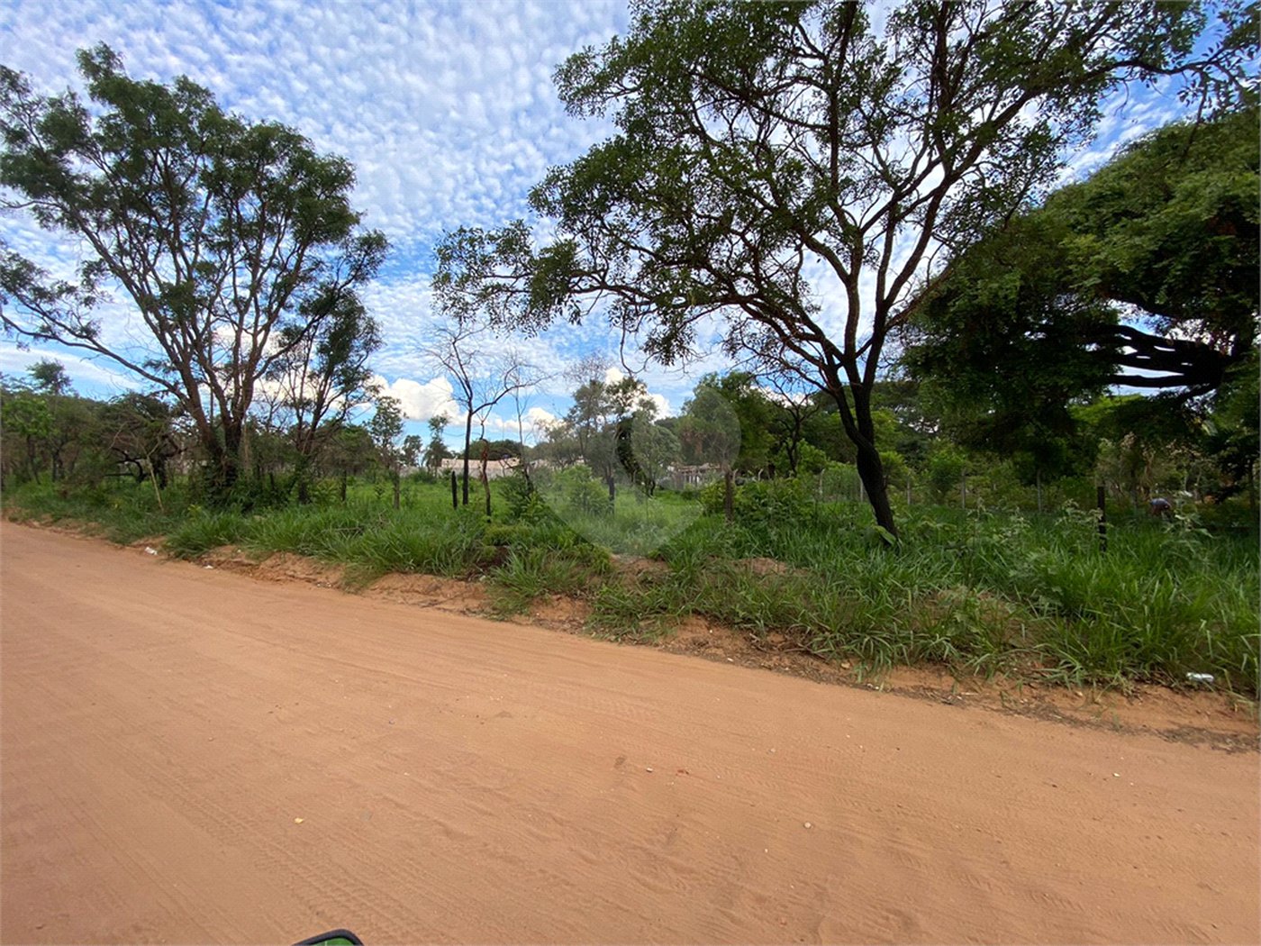 Terreno com 3.075,00 m² de área total.