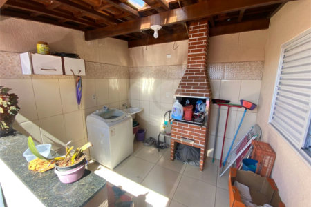 Casa e sala comercial na Vila Jacobucci
