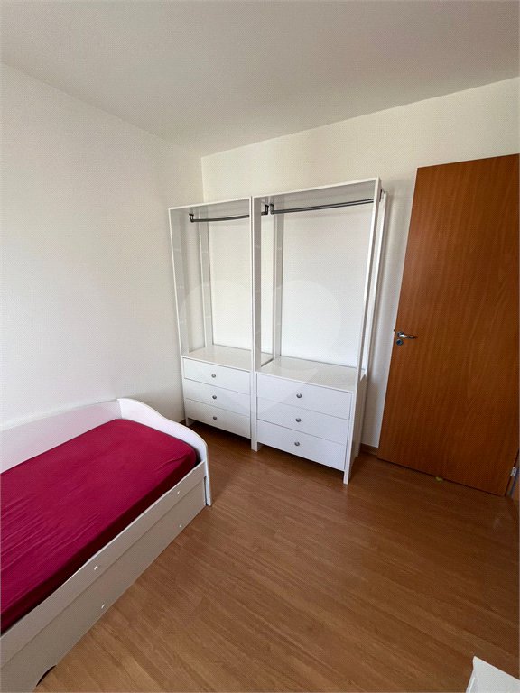 Oportunidade Única no Monte dos Pinheiros – Um lar completo esperando por você