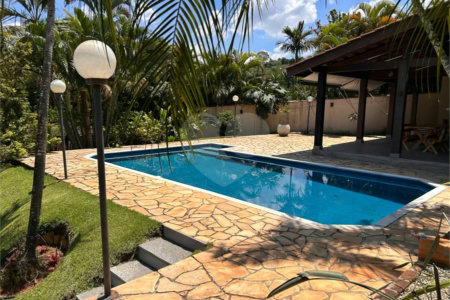 Casa para Venda ou Locação com opção de estar mobiliado no Condomínio Recanto Florido – Vinhedo/SP
