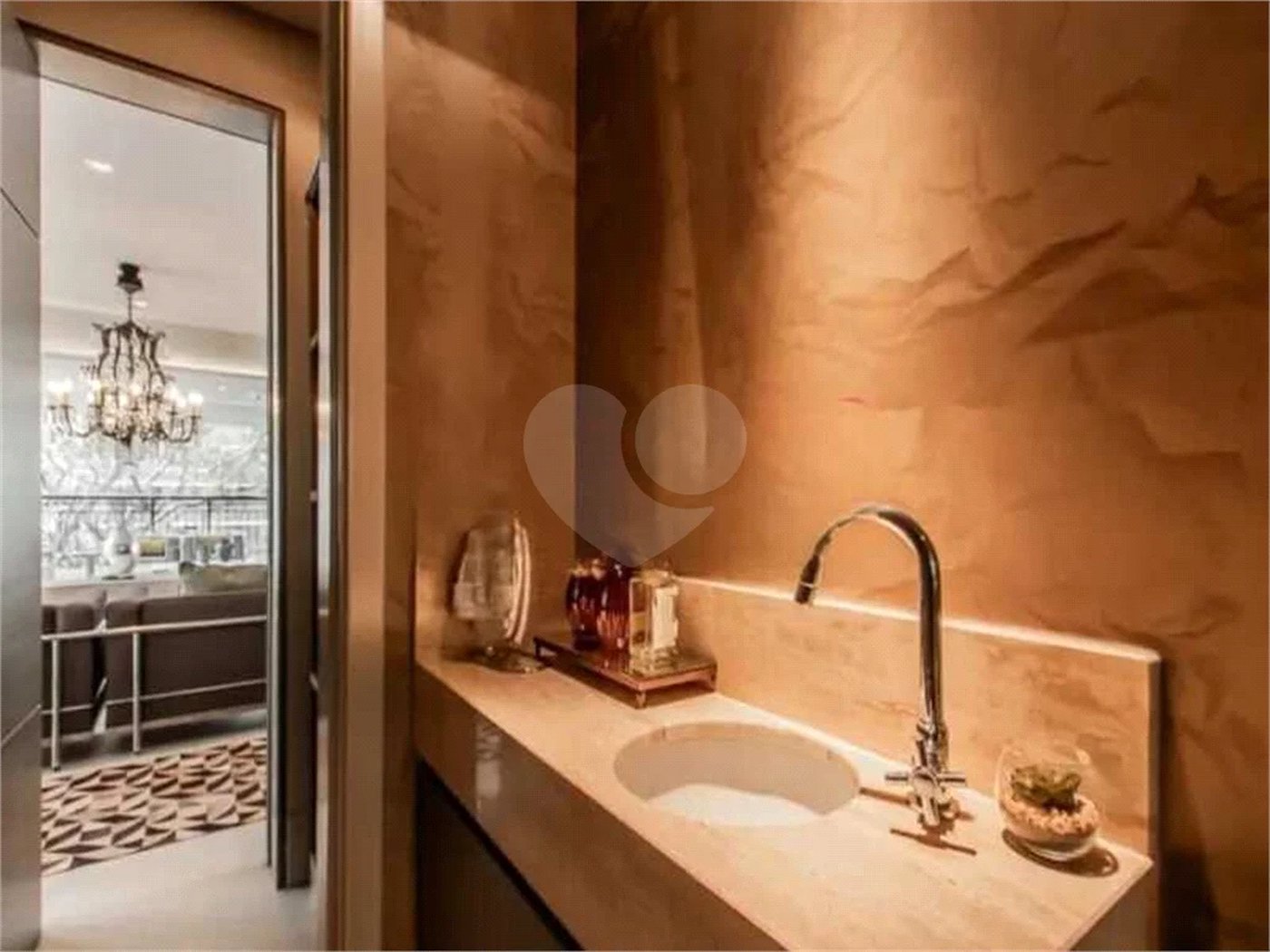 Apartamento de 306m² na melhor região de Moema, 3 suítes, 5 vagas, varanda gourmet, depósito, fora de rota