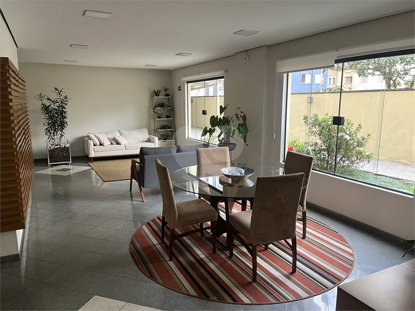 Apartamento de 01 dormitório com terraço e vaga perto do metrô