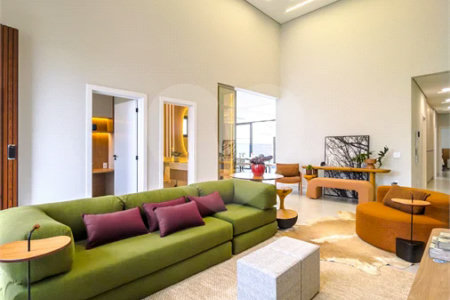 Casa Térrea – Condomínio Maria Cândida - 300 m² de terreno - 212 m² de área construída - 4 vagas de garagem, sendo 2 cobertas - Sala de jantar e estar integradas, com pé-direito duplo e cortina - 3 suítes com ar-condicionado, sendo 1 master com closet – planejado – Roupeiro – Escritório - Cozinha