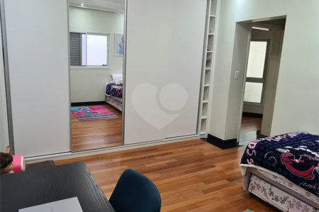 SOBRADO DE ALTO PADRÃO A VENDA NA MOÓCA Com 4 suítes 6 vagas.Estuda Permuta