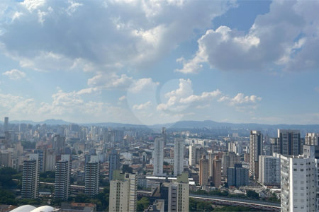 Apartamento á venda no 31o. andar com 126,53m2 COM VISTA PANORÂMICA PERMANENTE para a SERRA DA CANTAREIRA E PAULISTA, com 3 suítes e 2 vagas, Condomínio Clube,próximo do metro Brás. Estuda Proposta