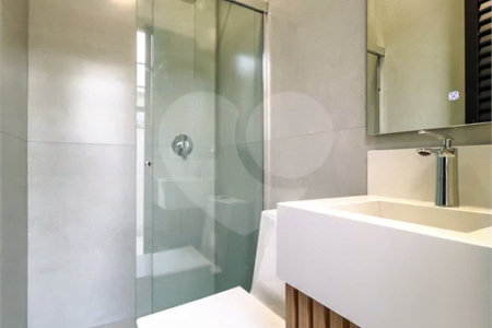 Casa Térrea – Condomínio Maria Cândida - 300 m² de terreno - 212 m² de área construída - 4 vagas de garagem, sendo 2 cobertas - Sala de jantar e estar integradas, com pé-direito duplo e cortina - 3 suítes com ar-condicionado, sendo 1 master com closet – planejado – Roupeiro – Escritório - Cozinha