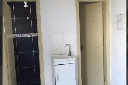 Casa comercial na Liberdade.